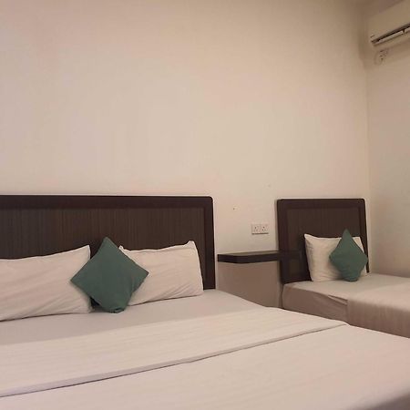 Oyo 91053 Signature Inn Мири Екстериор снимка