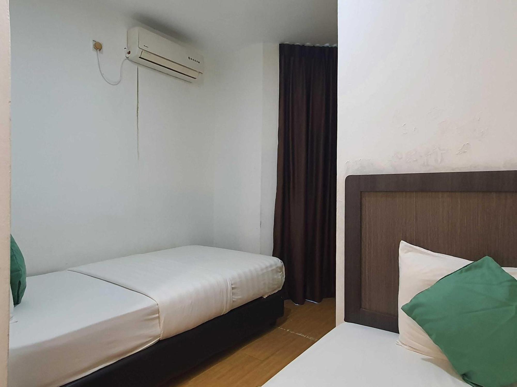 Oyo 91053 Signature Inn Мири Екстериор снимка