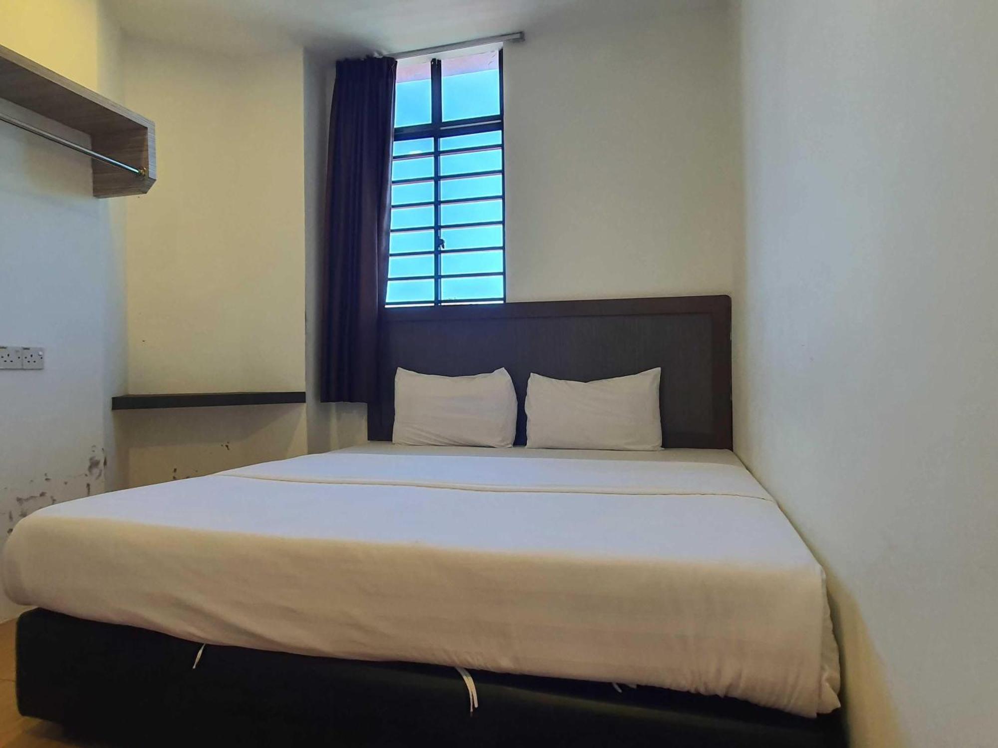 Oyo 91053 Signature Inn Мири Екстериор снимка