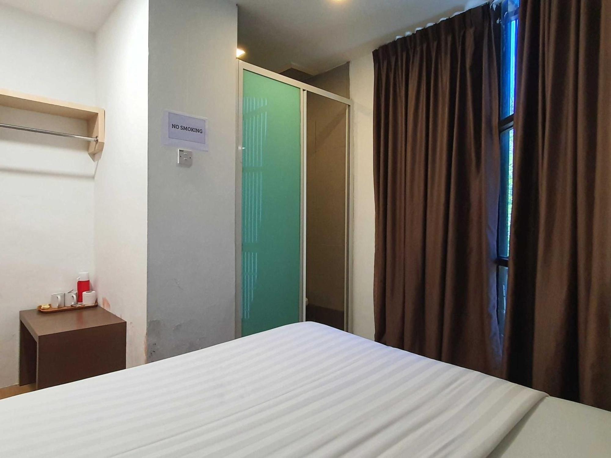 Oyo 91053 Signature Inn Мири Екстериор снимка
