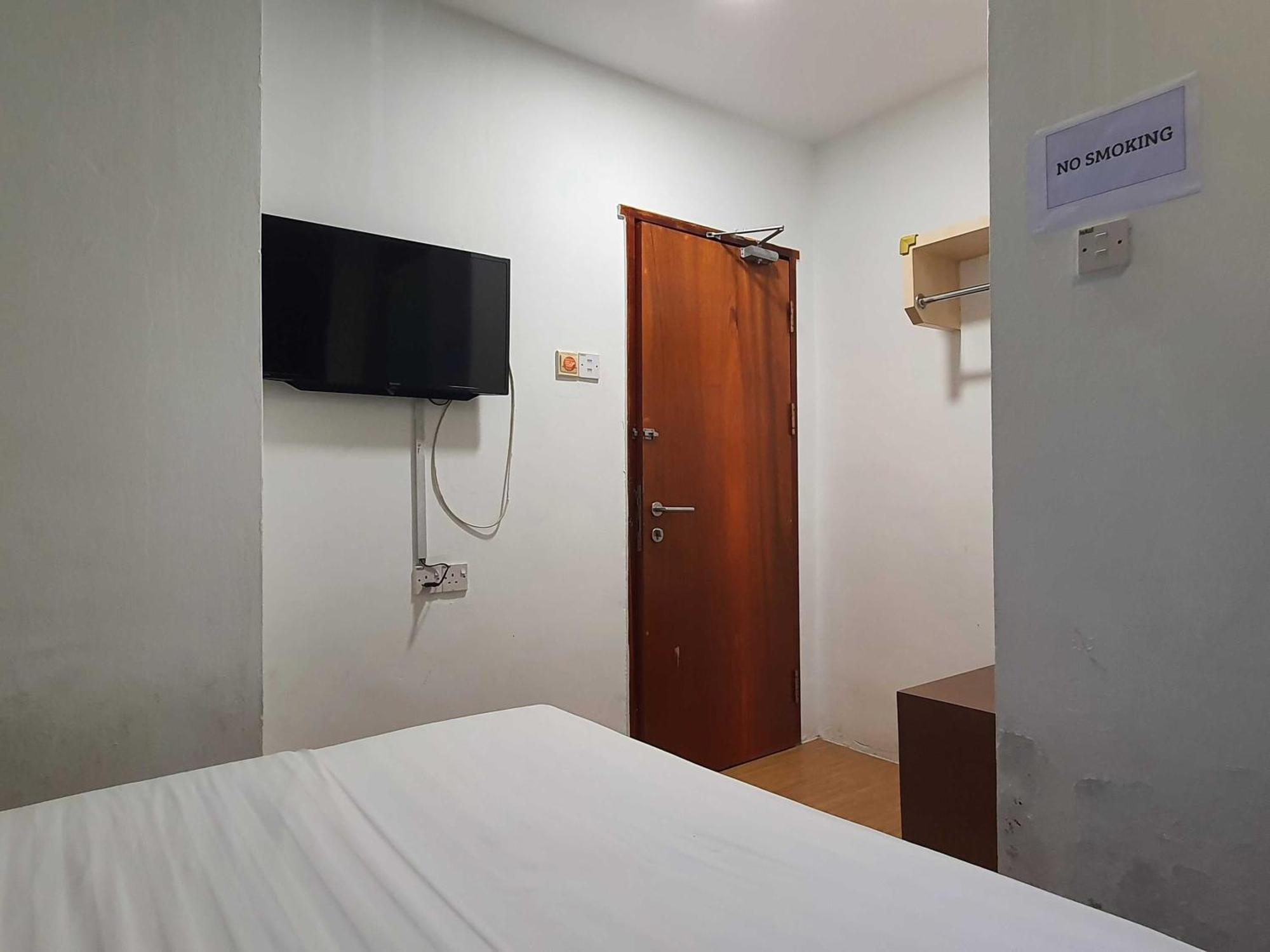Oyo 91053 Signature Inn Мири Екстериор снимка