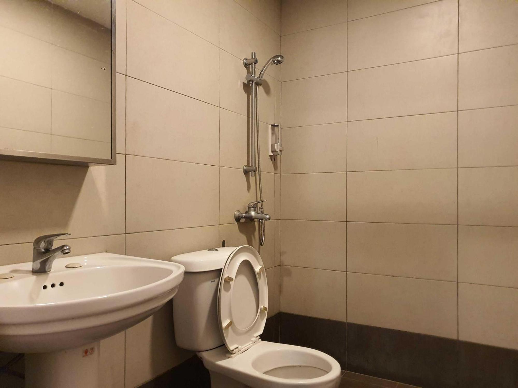 Oyo 91053 Signature Inn Мири Екстериор снимка