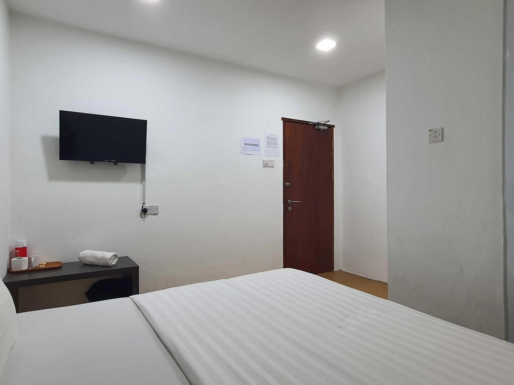 Oyo 91053 Signature Inn Мири Екстериор снимка
