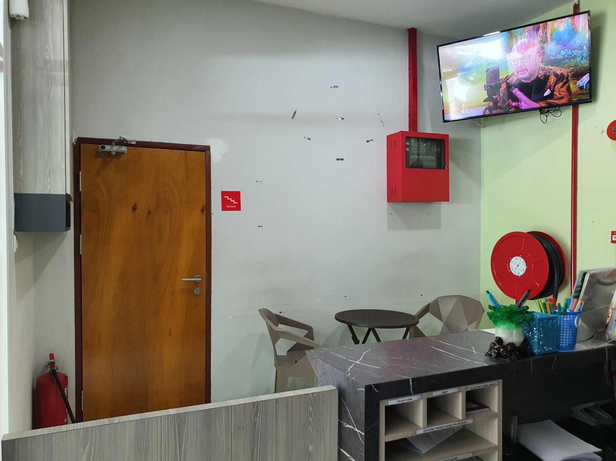 Oyo 91053 Signature Inn Мири Екстериор снимка