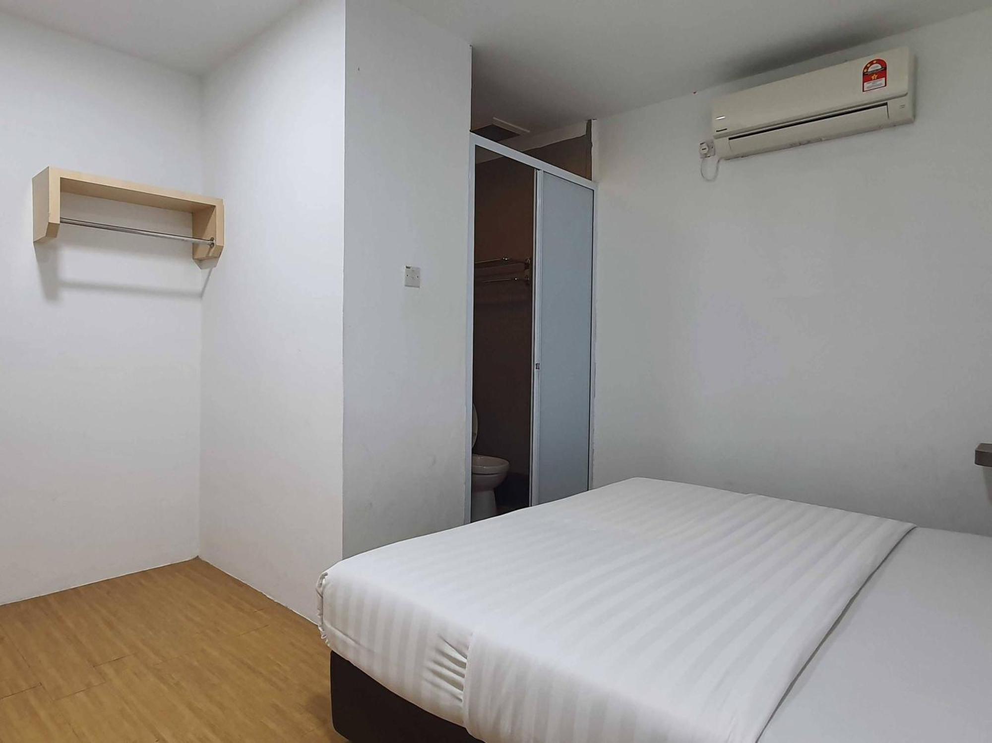 Oyo 91053 Signature Inn Мири Екстериор снимка