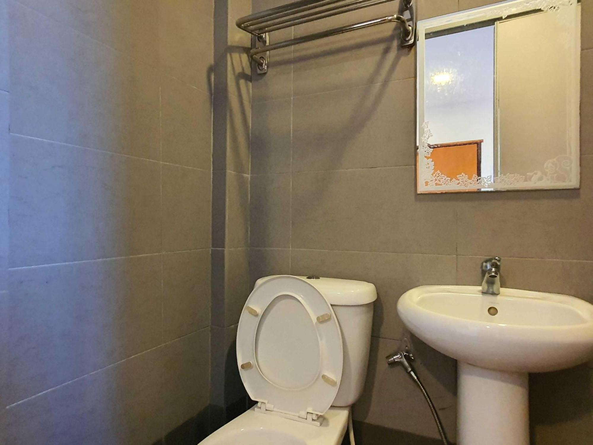 Oyo 91053 Signature Inn Мири Екстериор снимка