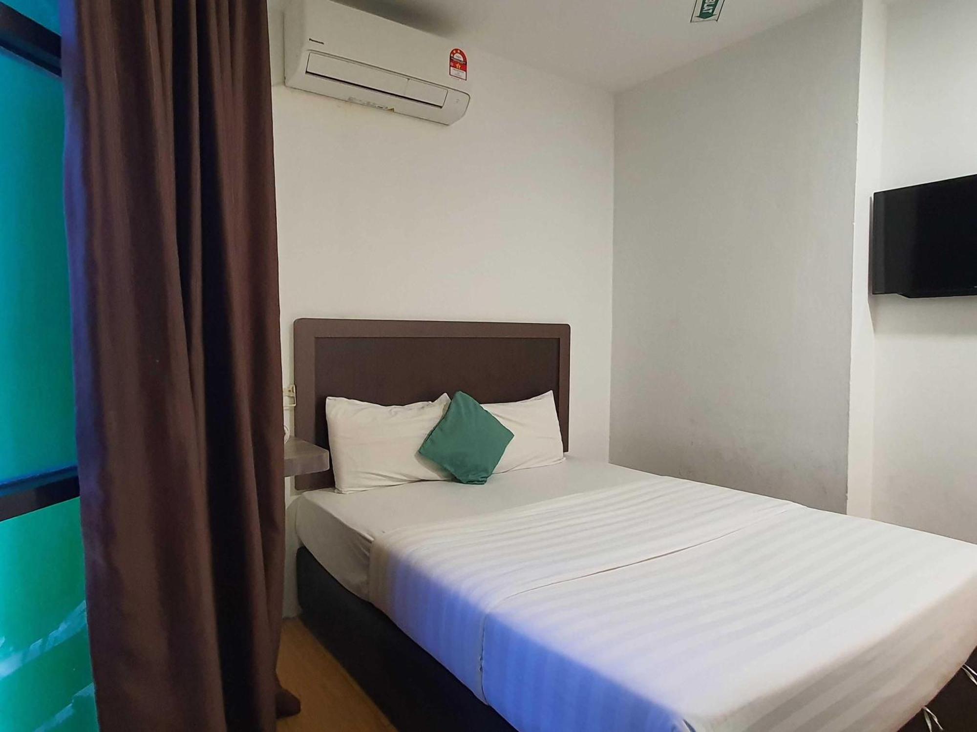 Oyo 91053 Signature Inn Мири Екстериор снимка