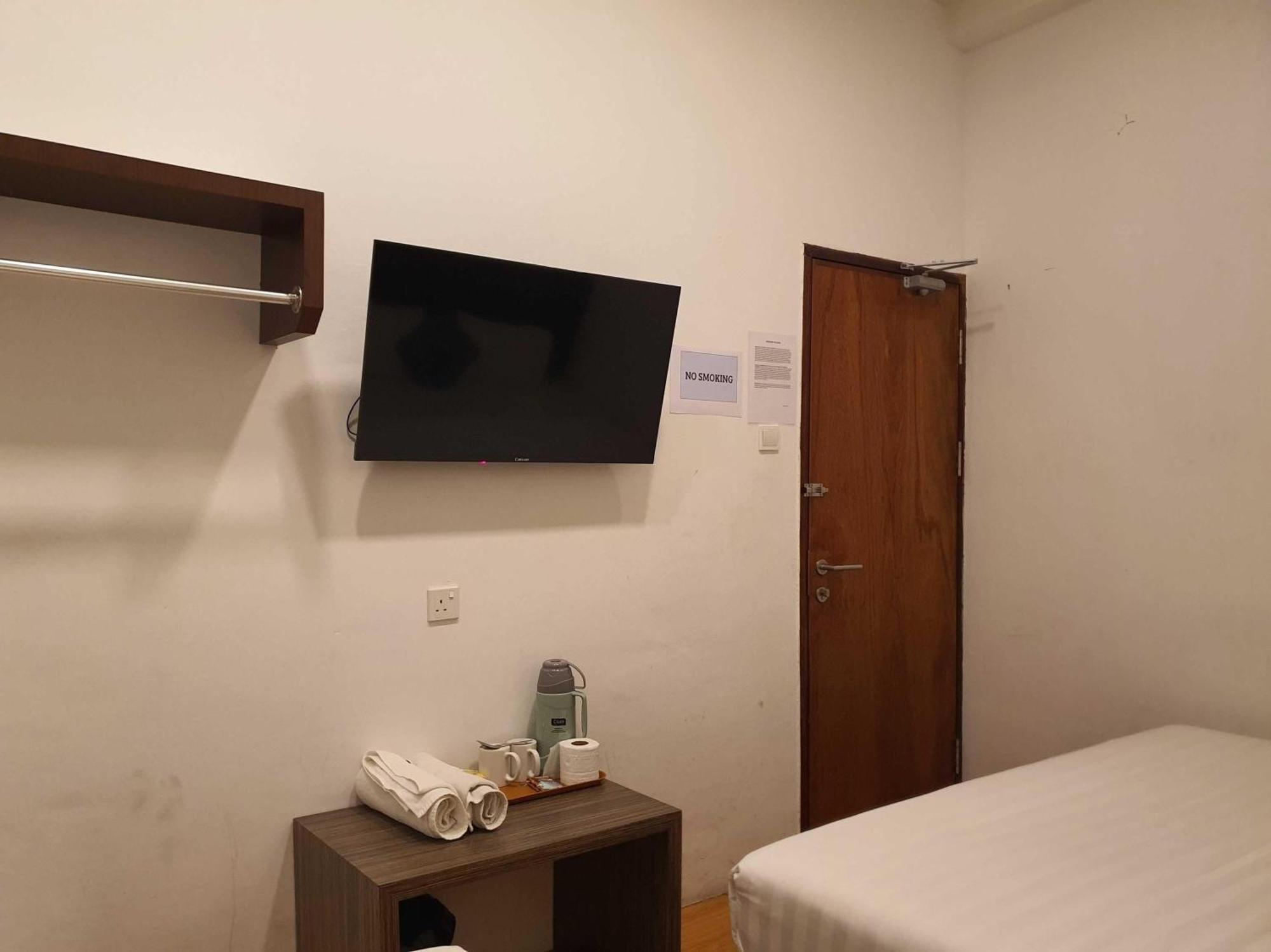 Oyo 91053 Signature Inn Мири Екстериор снимка
