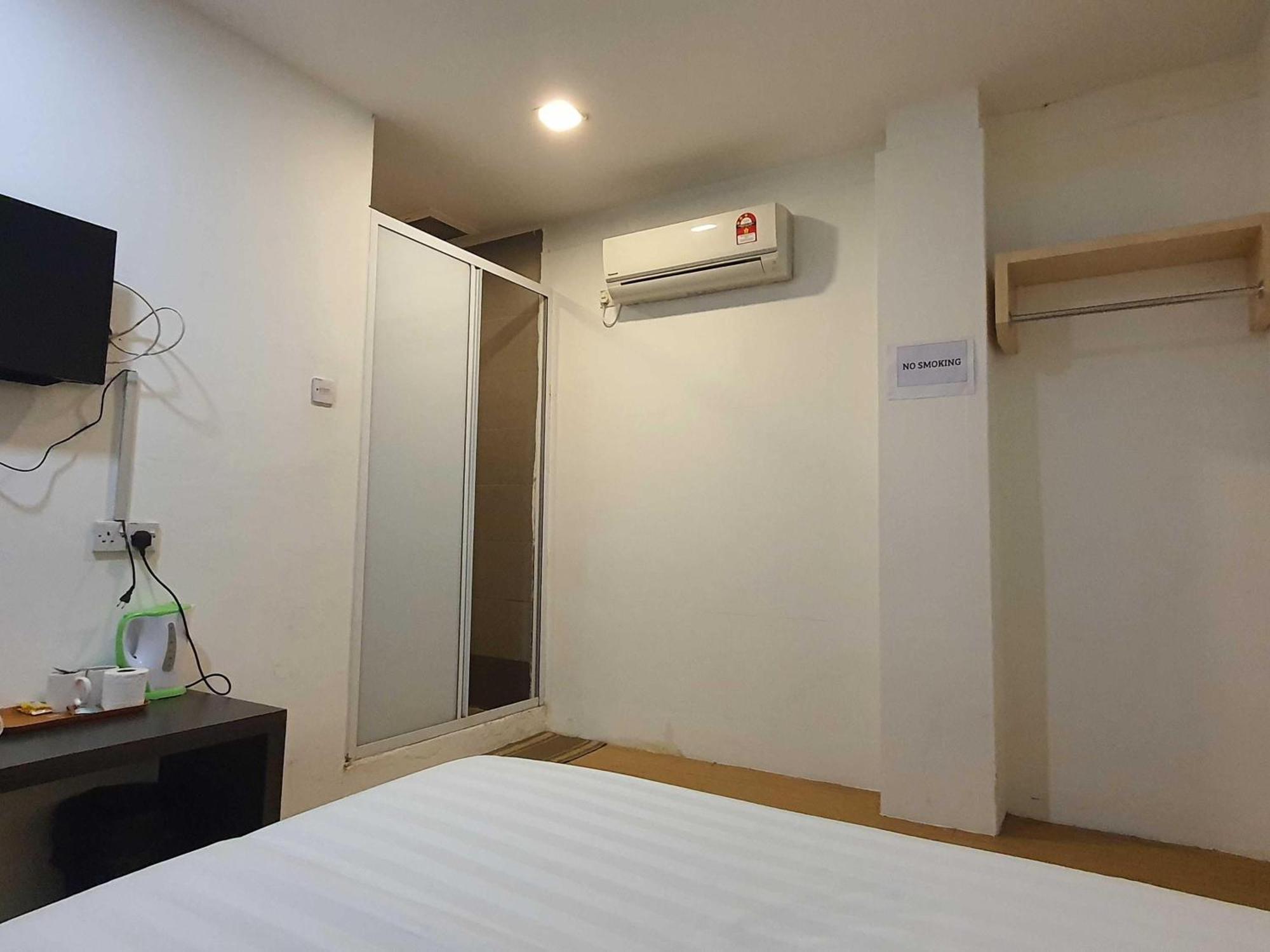 Oyo 91053 Signature Inn Мири Екстериор снимка
