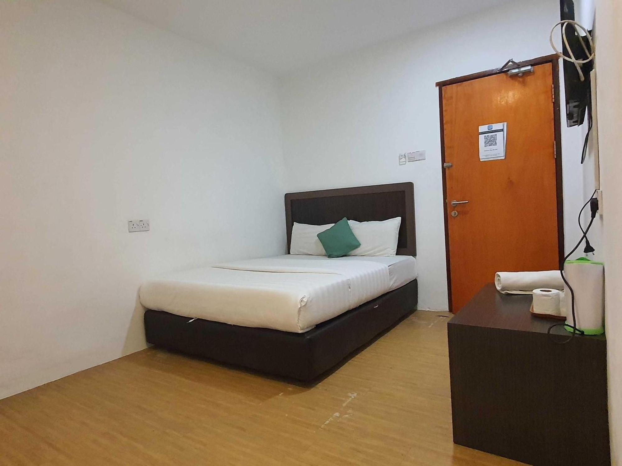 Oyo 91053 Signature Inn Мири Екстериор снимка