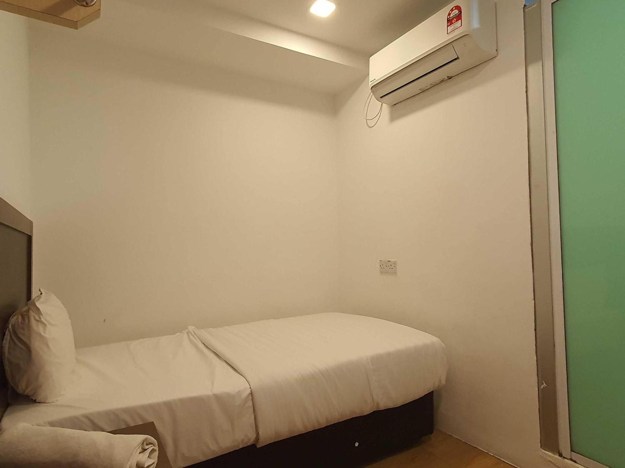 Oyo 91053 Signature Inn Мири Екстериор снимка